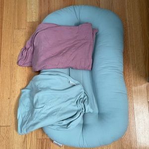 Snuggle Me Infant Lounger + 2 Covers